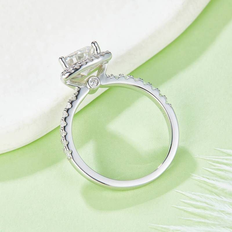 Affordable Luxury三角形S925银镀白金MoissaniteWomen's Ring1.0ctD级